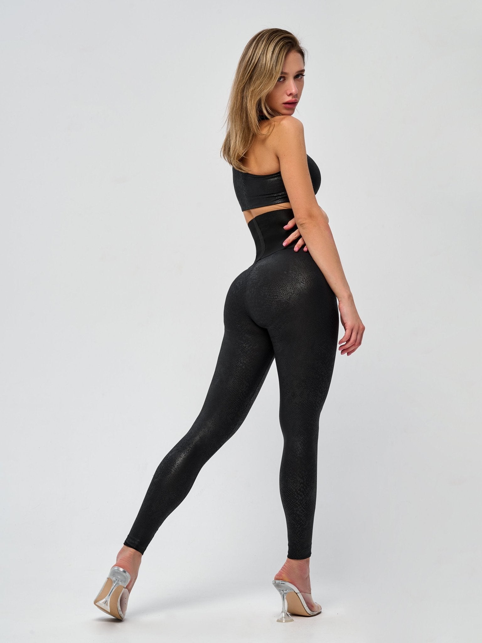 Shiny Leggings and Activewear from Bona Fide : r/TheSecondSkinSpandex